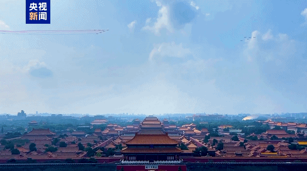 震撼现场  战机与北京地标同框