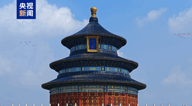 震撼现场  战机与北京地标同框