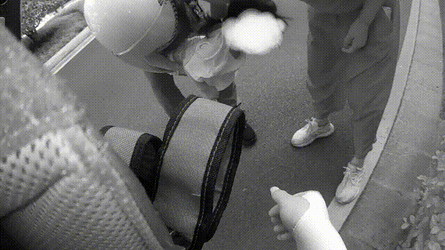 “去医院就晚了！快把孩子给我！”