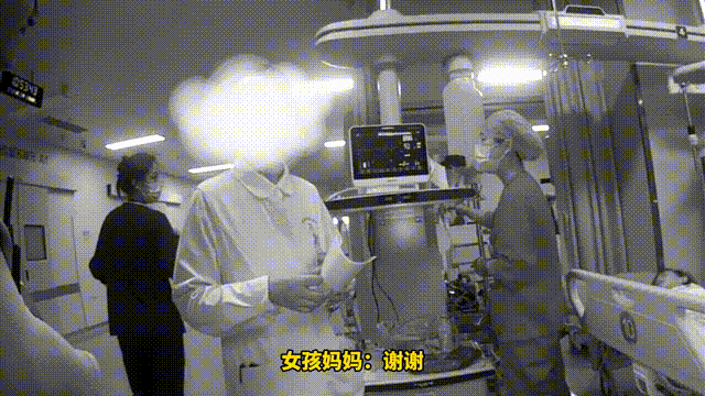 “去医院就晚了！快把孩子给我！”