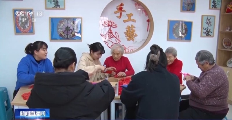 砥砺奋进七十载 天山南北谱华章丨在大漠风沙中 他们扎根西部为祖国“加油”