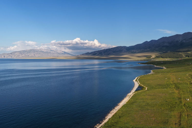 砥砺奋进七十载 天山南北谱华章｜新疆赛里木湖：绘就生态旅游新图景