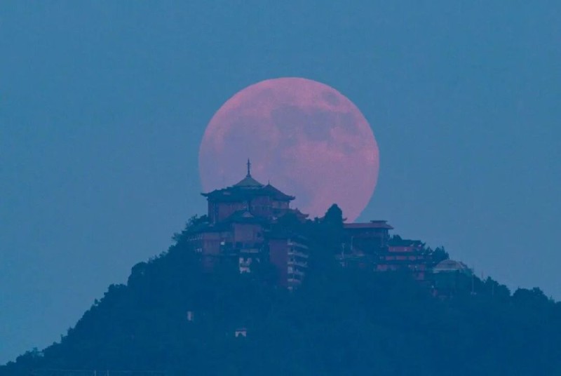 刷屏朋友圈！凌晨的“红月亮”，帮你拍到了！（高清大图）