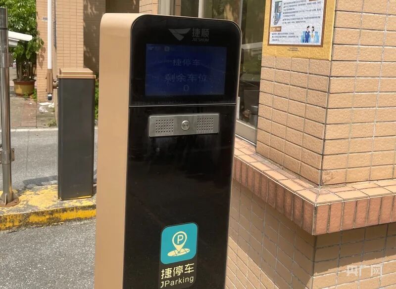 7点出发｜“几条蛇爬身上，被咬也不敢动！”女子54小时绝境求生→