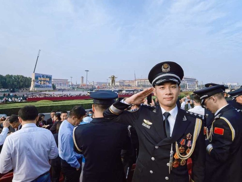 登上“青春集结号”，这三名青年的故事为何引起阵阵欢呼？