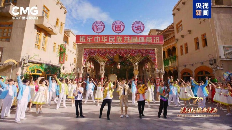 总台“心连心”艺术团赴新疆演出，今晚播出！