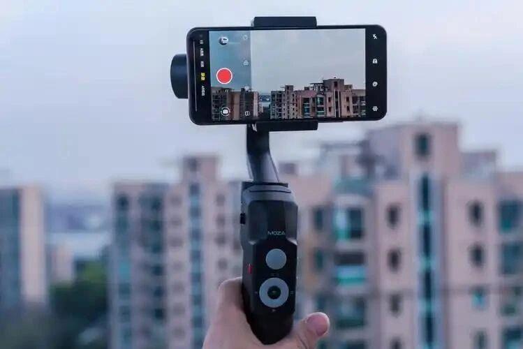 为博眼球直播军机画面  这不是“流量密码”是“犯罪引信”