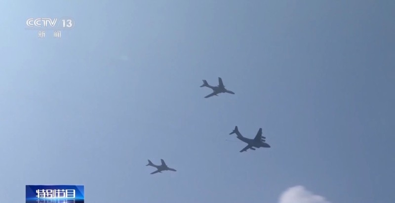 在空中“穿针引线” 空中加油：大国空军的战斗力“倍增器”