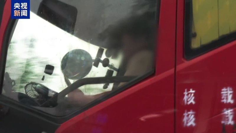 法治在线丨分心驾驶如“玩命” 假期出行莫侥幸