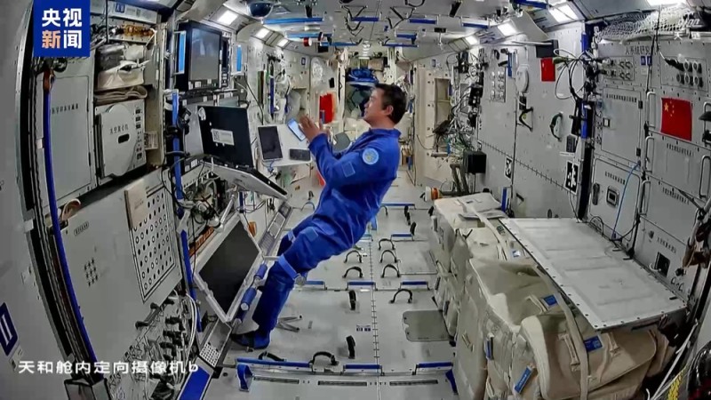 第四次出舱圆满完成 神舟二十号乘组太空送国庆祝福
