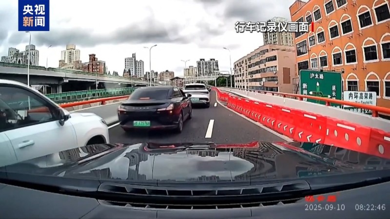 法治在线丨分心驾驶如“玩命” 假期出行莫侥幸