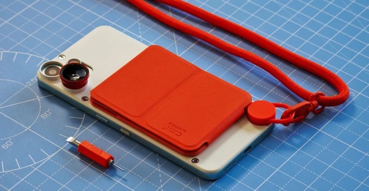 下周的新 iPhone 要出官方挂绳了？iPod touch：爷青回