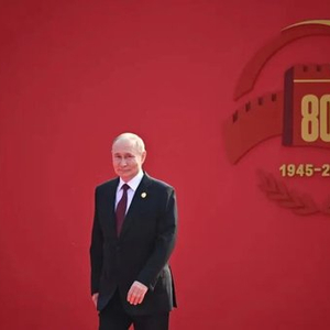 看了中国阅兵，普京和特朗普还斗上嘴了