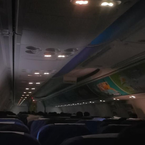 珠海飞太原航班遇雷暴紧急备降，乘客称机上颠簸严重还能看见闪电，落地后很多人都哭了，航司回应