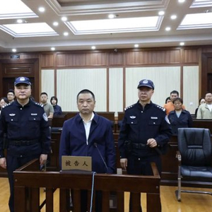 当县长时他想方设法架空县委书记，当书记后又想方设法架空县长