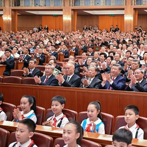 纪念中国人民抗日战争暨世界反法西斯战争胜利80周年文艺晚会《正义必胜》在京隆重举行 习近平等出席观看