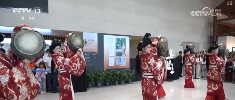 “潮”出消费新活力！文化IP跨界创新赋能传统文化全龄段“活态传承”