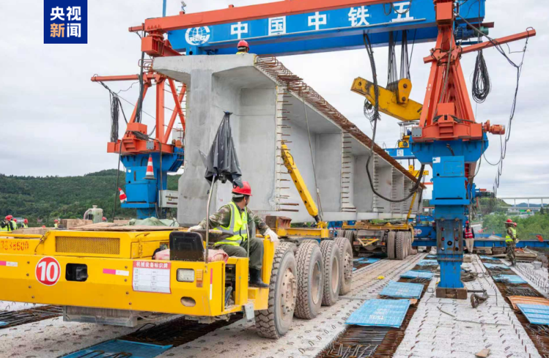 预计明年全线建成通车 G5京昆高速广绵扩容工程绵阳段架梁完成
