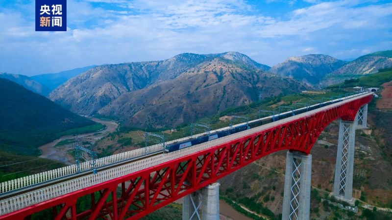 中老铁路运输货物突破7000万吨