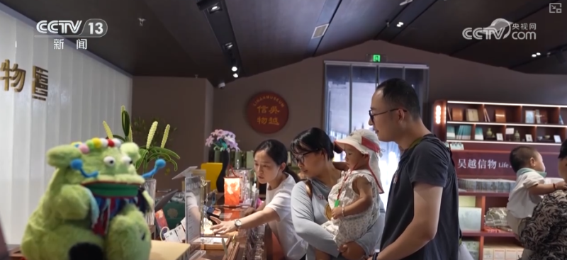 “潮”出消费新活力！文化IP跨界创新赋能传统文化全龄段“活态传承”