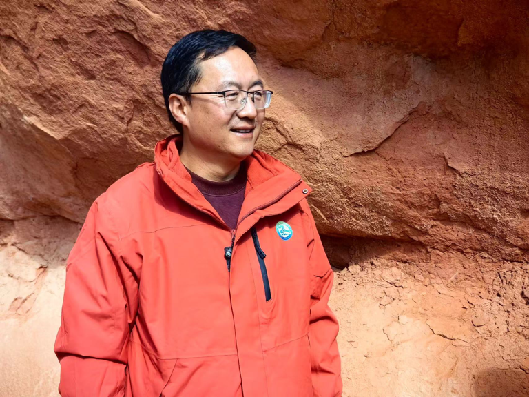 【何以中国・壁画里的中国】一位守窟人的二十年:与孤寂为伴,以赤诚守护“国宝”