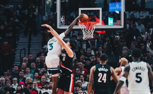 杨瀚森首秀被隔扣！被大帽！欢迎来到NBA！下半场没登场？很正常