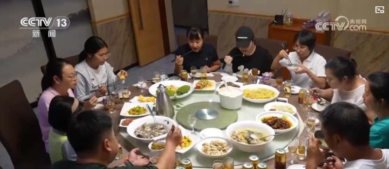 品蟹宴、捕鱼乐、果菜香!共享金秋丰收喜悦 多地特色田园体验点燃乡村文旅消费热