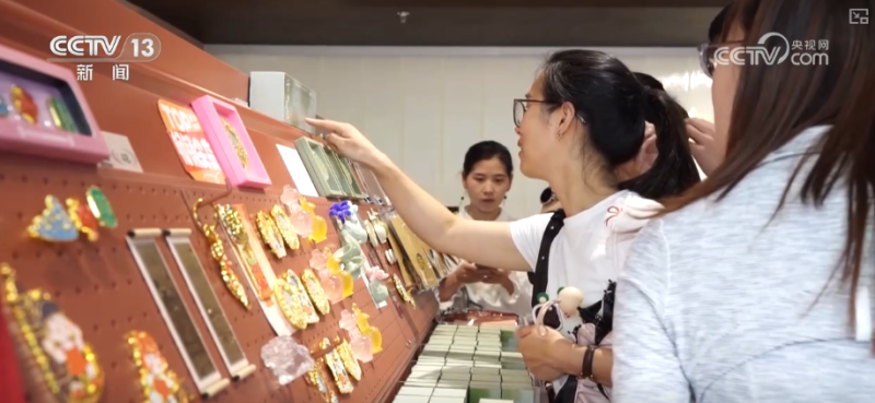 “潮”出消费新活力！文化IP跨界创新赋能传统文化全龄段“活态传承”