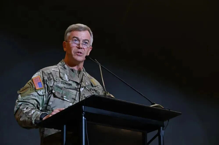 特朗普话音刚落，四星上将应声辞职