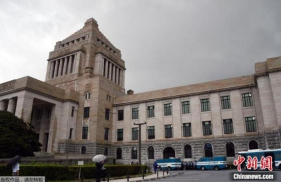 高市早苗赢了，日本将迎首位女首相