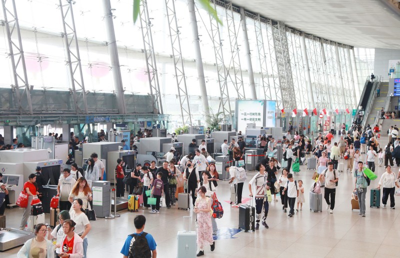 “双节”假期交通运输成绩单亮眼  服务升级助力出行新体验