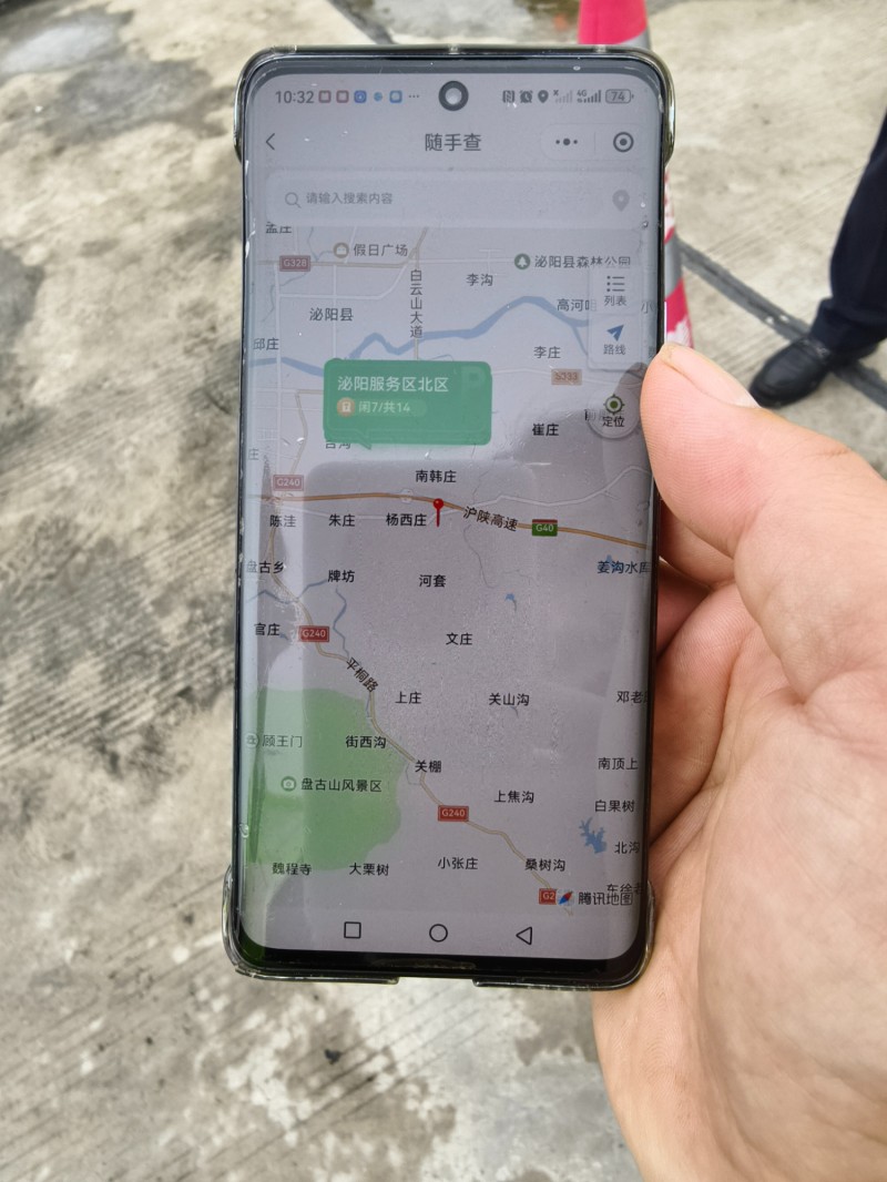 假期出行高速服务区“人等桩”  如何缓解新能源车主的“充电焦虑”？