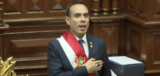 秘鲁国会主席何塞·耶里宣誓就任新总统