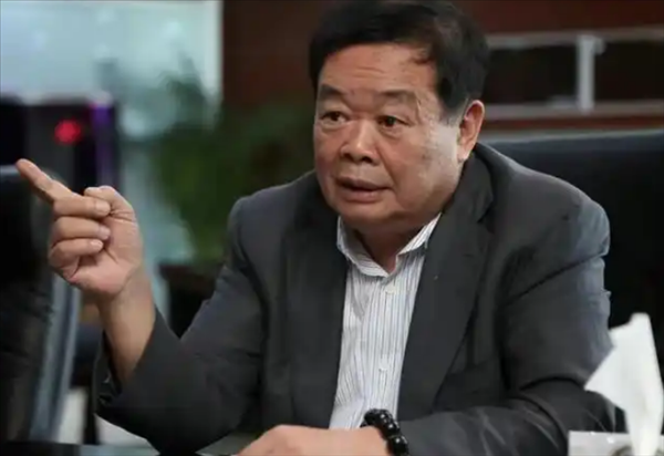 宗馥莉辞职原因曝光！商标使用不合规，将独立经营娃小宗；曹德旺回应做慈善慷慨但对员工苛刻：用的个人的钱；微软新一轮裁员补偿N+4丨雷峰早报