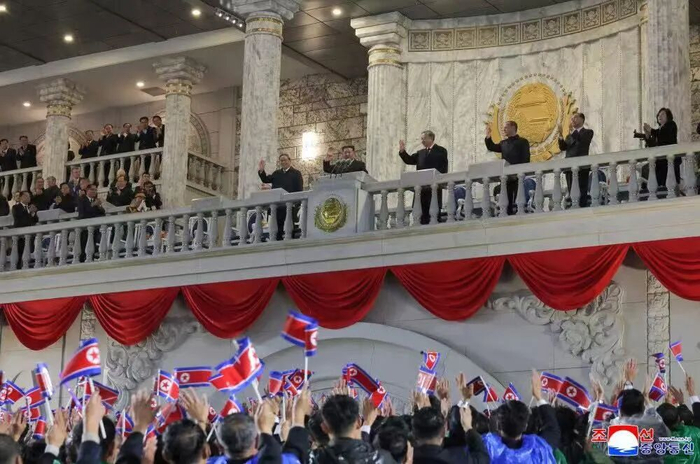 金正恩连续八次深夜阅兵,“大杀器”亮相!