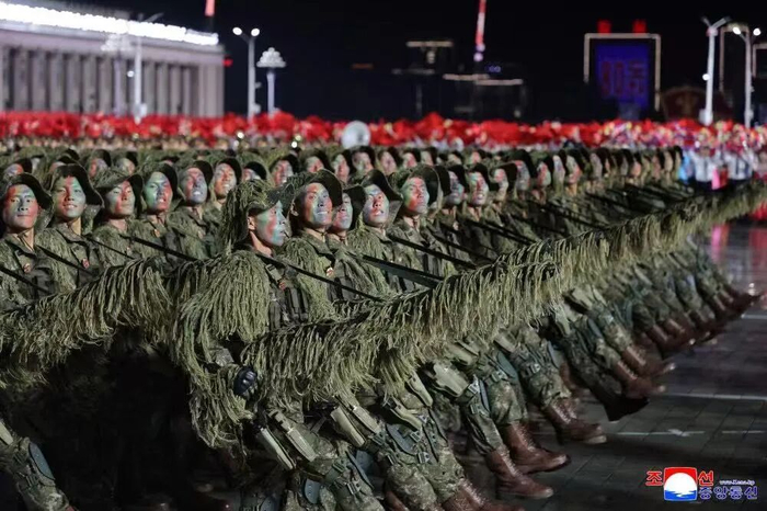 金正恩连续八次深夜阅兵,“大杀器”亮相!