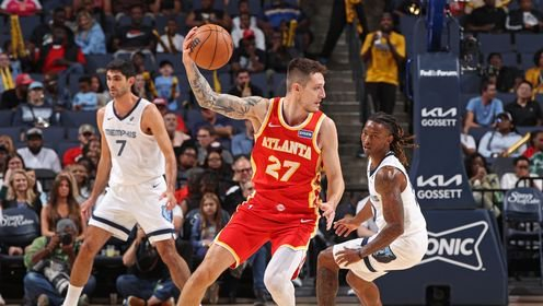 🏀季前赛-杨三分8中0 杰伦-约翰逊20+7 铂金13+7 老鹰轻取灰熊