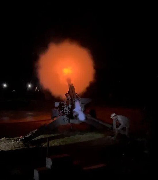 中国这两个邻国，大打出手了