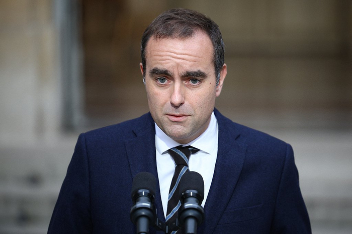 法国总理勒科尔尼复职后再次组阁