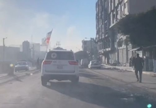 以军接收7名获释被扣押人员