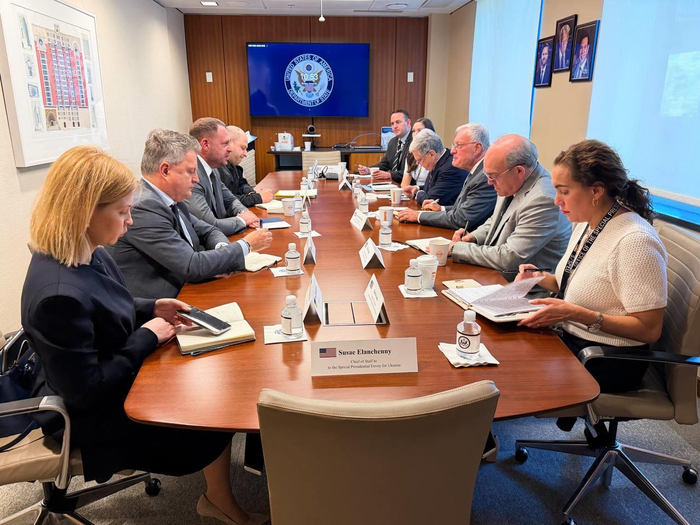 乌官员会见美总统特使 讨论乌美首脑会谈重点