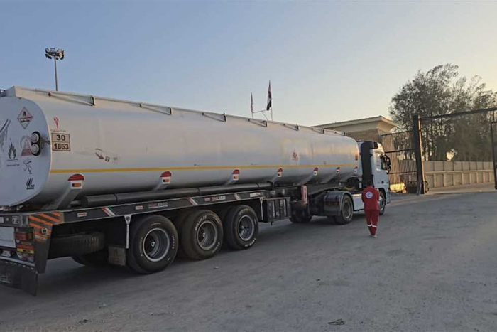 14辆满载燃料和天然气的卡车进入加沙地带