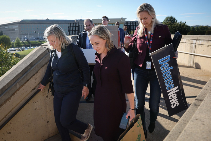 集体拒签“最后通牒”，大批媒体撤离五角大楼