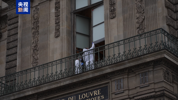 卢浮宫遭盗抢闭馆 游客质疑博物馆安保措施