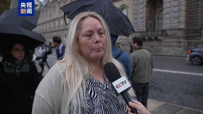 卢浮宫遭盗抢闭馆 游客质疑博物馆安保措施