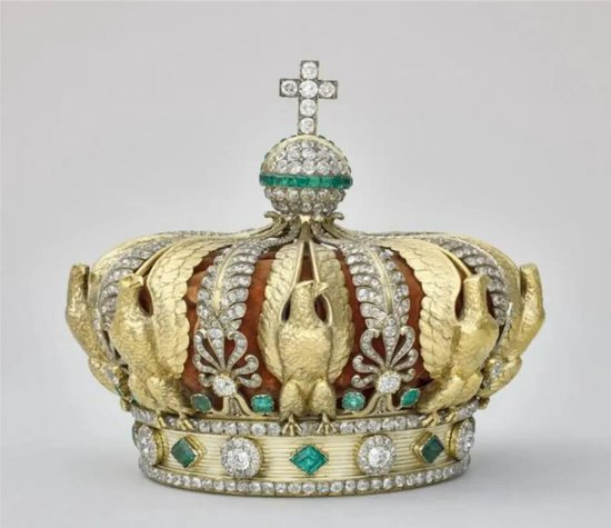 卢浮宫大劫案,最新消息!被抢文物“价值无法估量”,劫匪弄丢的“欧仁妮王后王冠”就值数千万欧元,事发时游客陷入恐慌