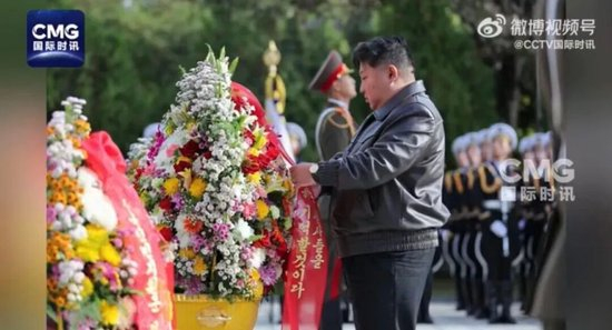 金正恩向毛岸英之墓献花