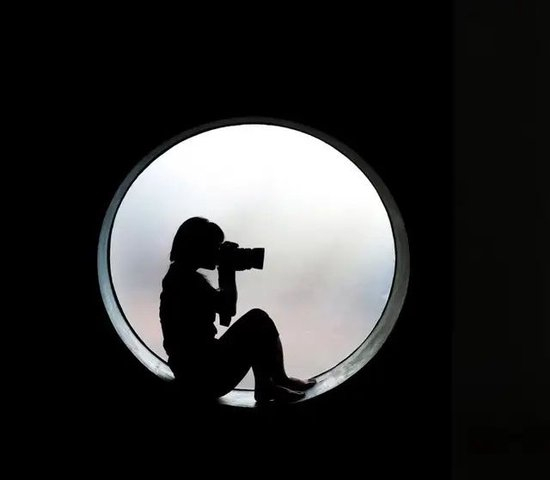 晒意大利女总理“色情照”网站,被反击