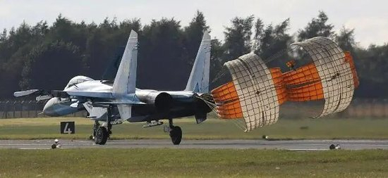 乌克兰下血本,向这个新加入北约的国家狂买战斗机!