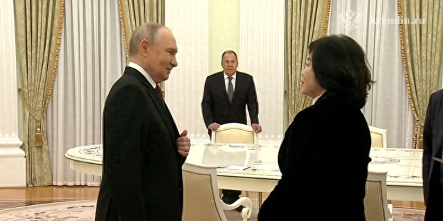 俄总统普京会见朝鲜外务相崔善姬,讨论双边关系